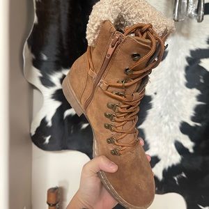 Comfy lace up boots size 9